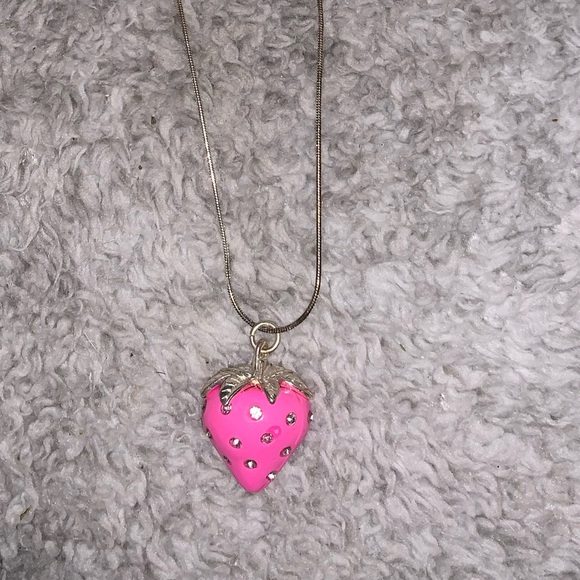 Strawberry necklace - Picture 4 of 4